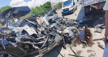 Bingöl’de park halindeki tıra çarpan otomobilde 1 yaralı
