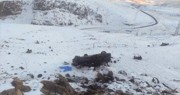 Bingöl'de Şarampole Devrilen Otomobilde 4 Yaralı