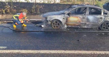 Bingöl'de seyir halindeki otomobil yangınında araç kullanılamaz hale geldi