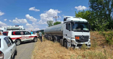 Bingöl'de tır ve otomobil çarpıştı, 2 yaralı