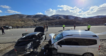 Bingöl'de Trafik Kazası: 1 Ölü, 4 Yaralı