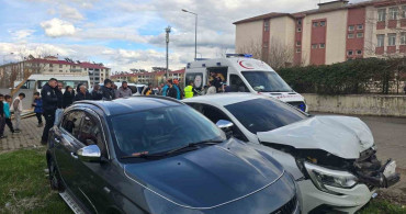 Bingöl'de Trafik Kazası: 4 Yaralı