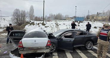Bingöl'de Trafik Kazası: Baba ile Oğlu Hayatını Kaybetti