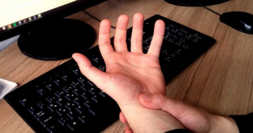 Bir Doktora Görünmeniz Gereken El Uyuşukluğunun 5 Sebebi