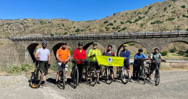 Bisiklet tutkunları Palu'da pedal çevirdi