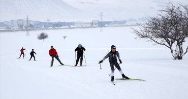 Bitlisli Kayakçılar Dondurucu Soğukta Hedefe Kilitlendi