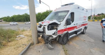 Bitlis'te ambulans ile otomobil çarpıştı: 10 yaralı