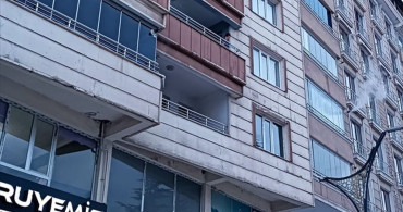 Bitlis'te Çatıdan Düşen Kar ve Buz Kütlesi Kadının Hayatına Mal Oldu