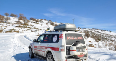 Bitlis'te Kardan Kapalı Köyde Sağlık Ekibi 12 Saatte Ulaşım Sağladı