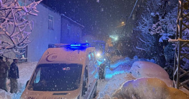 Bitlis'te Karla Kapanan Köyde Sağlık Çalışmaları