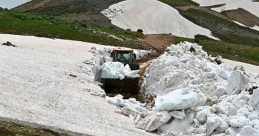 Bitlis'te karla mücadele çalışmaları aralıksız sürüyor