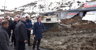 Bitlis'te Toprak Kayması İki İş Yerini Vurdu