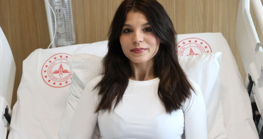 Böbrek Hastası Genç Kıza Kendi Organı Nakledildi
