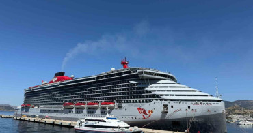 Bodrum, Scarlet Lady Yolcu Gemisi ile Şenlendi