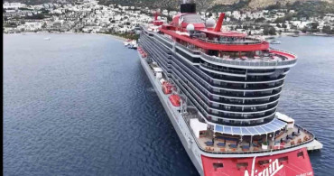 Bodrum'a Dev Kruvaziyer Gemilerle Turist Akını