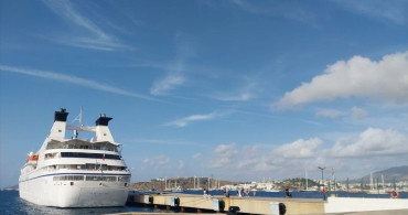 Bodrum'a Ulaşan Star Legend Kruvaziyeri ile Gelen Turistler Şehri Keşfetti