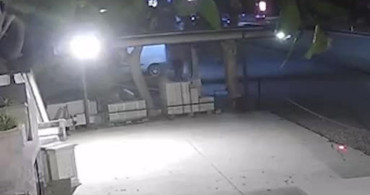 Bodrum'da düğün salonuna dalan otomobilin kaza anı güvenlik kamerasında