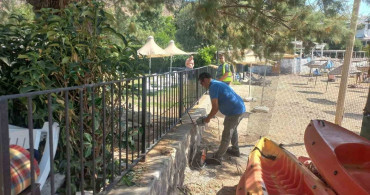 Bodrum'da sahile ulaşımı engelleyen kaçak duvar ve korkuluklar yıkıldı