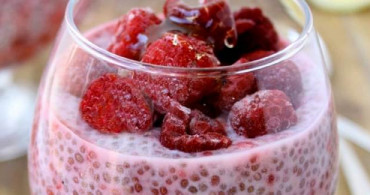 Böğürtlenli Chia Puding