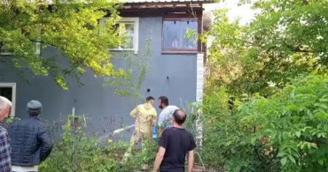 Bolu'da 2 katlı evin çatı katında yangın çıktığı bildirildi