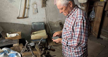Bolu'da 50 yıldır manda boynuzundan tarak yapıyor