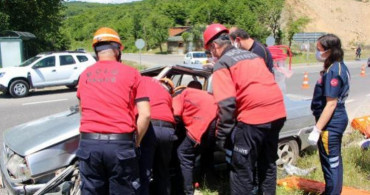 Bolu'da Feci Kaza! Yaşlı Çift Araca Sıkıştı!