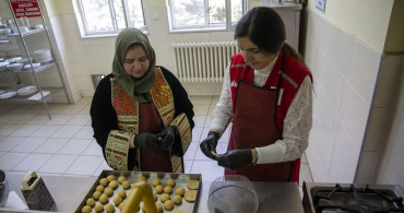 Bolu'da Kardeşlik Sofrası: 5 Ülkenin Bayram Tatlıları Bir Araya Geldi