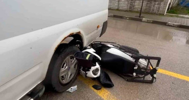 Bolu'da Motosiklet ve Minibüs Çarpıştı: 1 Yaralı