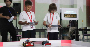 Bolu'da Öğrenciler Mini Robotlarla Yarıştı