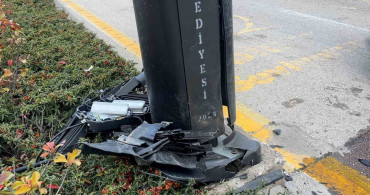 Bolu'da Otomobil Aydınlatma Direğine Çarptı: Yaralı Var