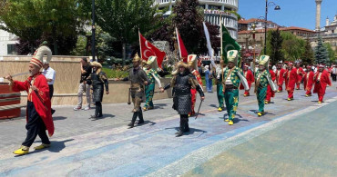 Bolu'da sünnet şöleni coşkusu: İzzet Baysal Caddesi'nde mehterli yürüyüş