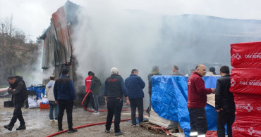 Bolu'daki İnşaat Malzemeleri Deposunda Yangın