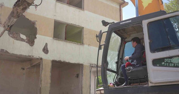 Bolvadin'de Kentsel Dönüşüm Yıkım Çalışmaları Başladı