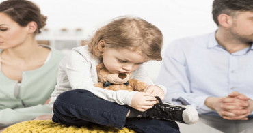 Boşanmış çift kendi evlatlarını istemedi! Anne, çocuklarını kebapçıya bırakıp kaçtı, babanın yaptığı ise herkesi şaşkına çevirdi