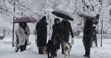 Bosna Hersek ve Sırbistan'da Kar Yağışı Etkili Oluyor