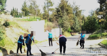 Boyabat’ta Kurban Bayramı Öncesi Mezarlık Temizliği