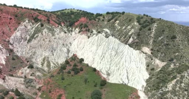 Bozkırın Gizemli Görüntüleri: Bahşılı'daki Doğal Oluşumlar Havadadan İncelendi