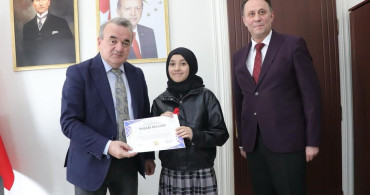 Bozüyük'te Bölge Birincisi Öğrenciye Kaymakamdan Tebrik Ziyareti