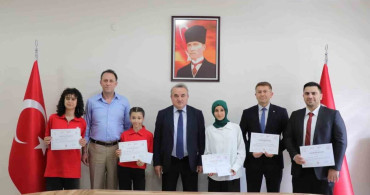 Bozüyük'te Türkiye Derecesi Elde Eden Öğrencilere Ödül Töreni