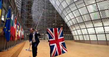 Brexit'e Saatler Kala Brüksel'de İngiliz Bayrağı İndirildi!