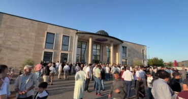 Brühl'de Müslümanlar Kurban Bayramı İçin Camide Buluştu