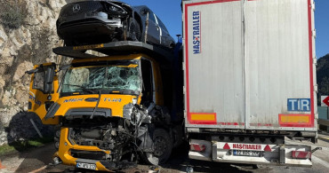 Bucak'ta Tır Çarpışması: İki Sürücü Yaralı