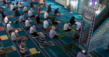 Bugün camilerde Cuma namazı kılınacak mı? 11 Mart bugün camiler açık mı?