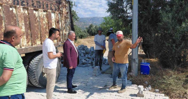 Buharkent'te bozulan sokaklarda kilit parke çalışması devam ediyor