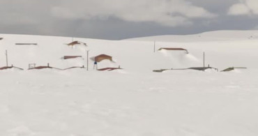 Bülbülan Yaylası'nda Kar Altındaki Evler