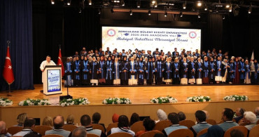 Bülent Ecevit Üniversitesi İlahiyat Fakültesi Mezuniyet Töreni Düzenlendi