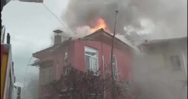 Burdur'da Çatı Yangını: İtfaiye Hızla Müdahale Etti