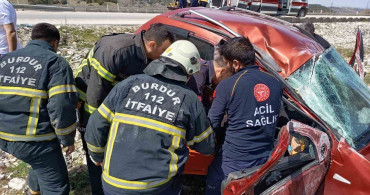 Burdur'da Kontrolden Çıkan Otomobil Şarampole Savruldu