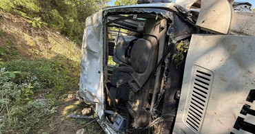 Burdur'da minibüs tarlaya uçtu: 8 yaralı