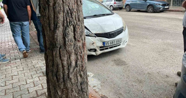 Burdur'da otomobil ağaca çarptı: 1 yaralı